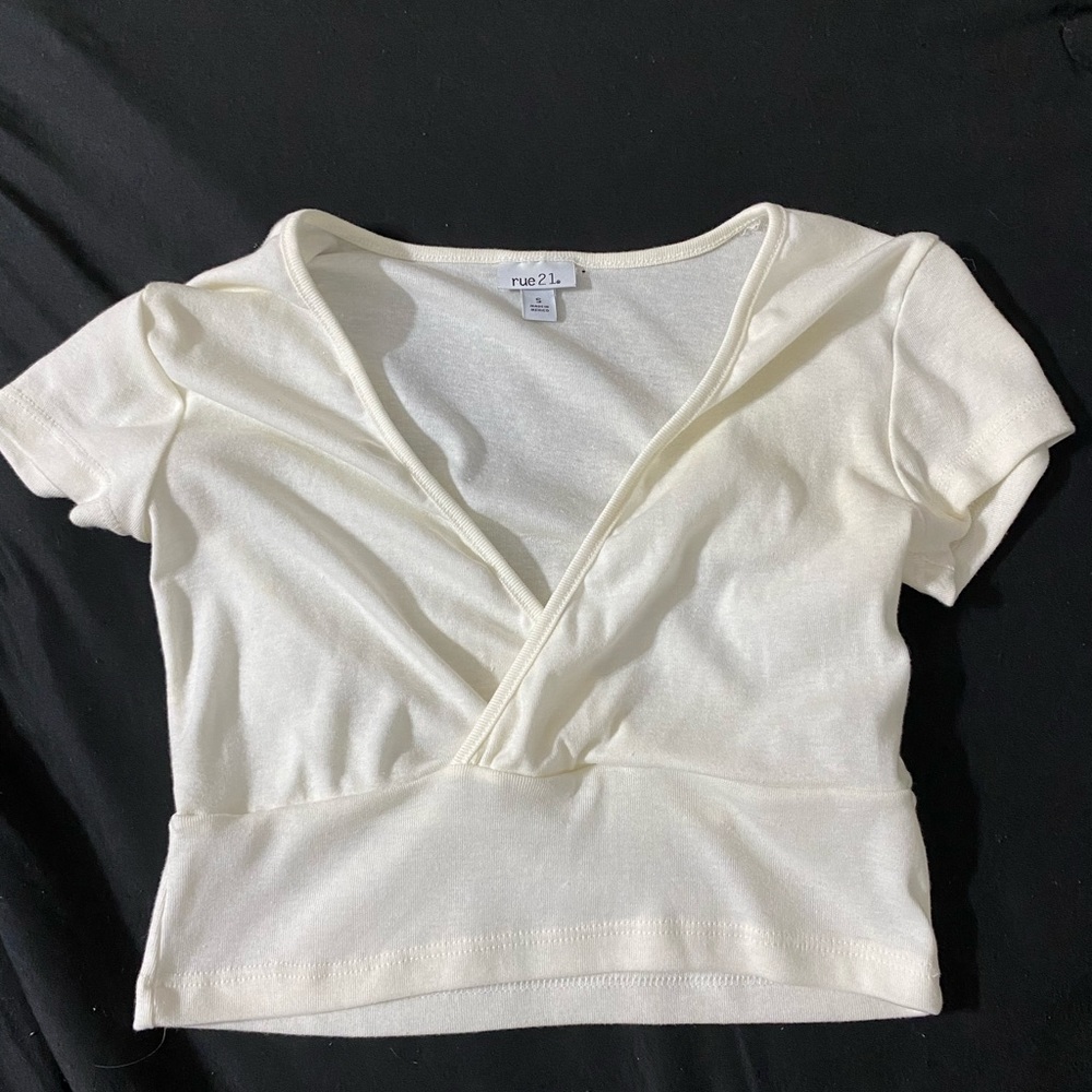 Cropped white v-neck shirt